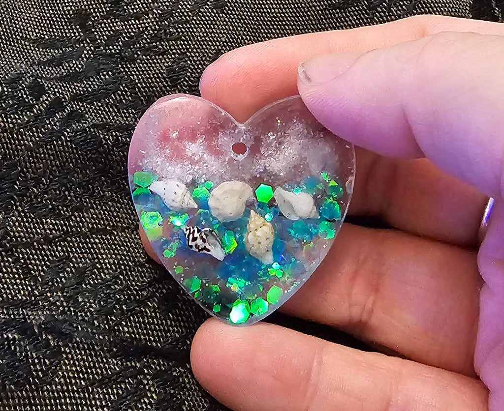 Ocean Heart Resin Keychain – Real Shells & Teal Iridescent Glitter | Coastal Fairycore Handmade Gift Australia
