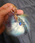 Aurora Regenbogen Pom Pom Schlüsselanhänger | Graue Mondsteinperlen, Strass-Herz & Saphir-Tropfen | Handgemachtes Fairycore