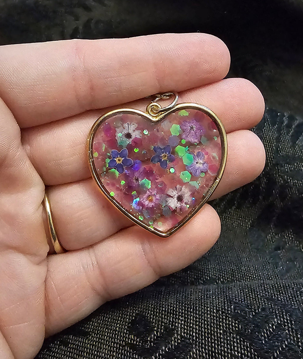 Violet Garden Heart Resin Keychain – Purple Glitter & Real Botanical Flowers | Witchy Handmade Jewellery Australia