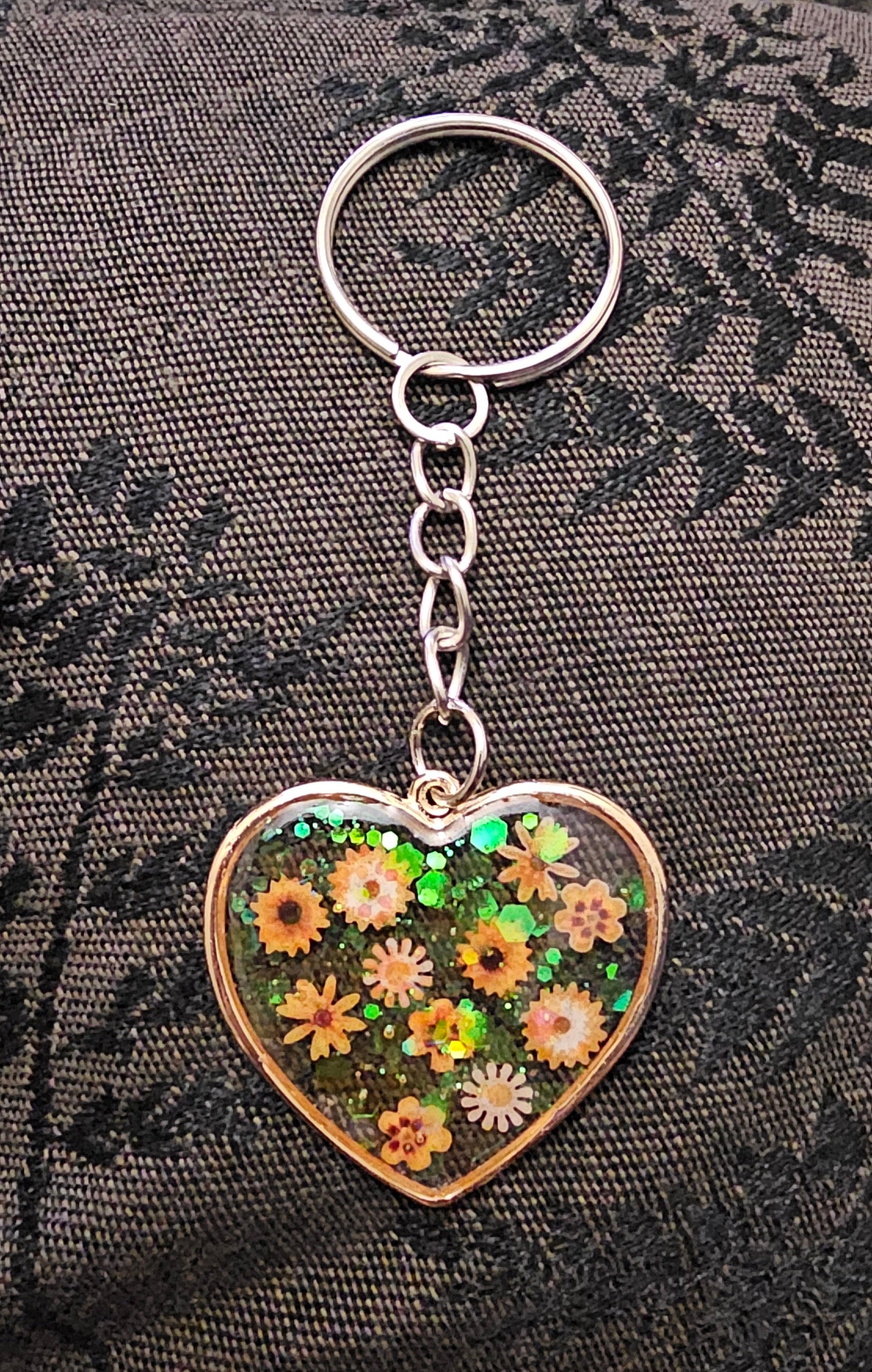 Golden Wildflower Heart Resin Keychain – Yellow Glitter & Botanical Flowers | Cottagecore Handmade Jewellery Australia